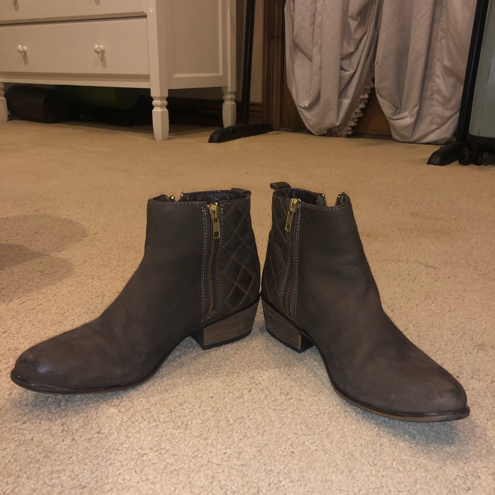 STEVE MADDEN BROWN BOOTIE